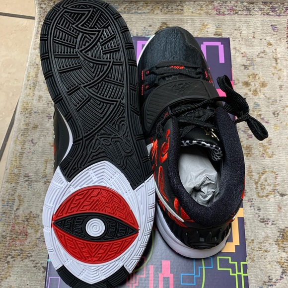 SneakerRoom x Kyrie 6 "MOM" (Black) US 10.5 - Picture 6 of 7